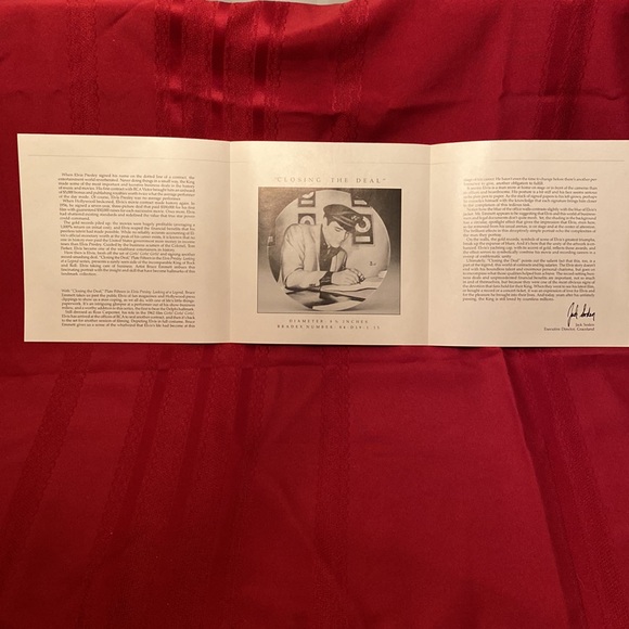 Elvis Presley: Looking at a Legend Delphi Collector Plate - 8 1/2” - Picture 4 of 7